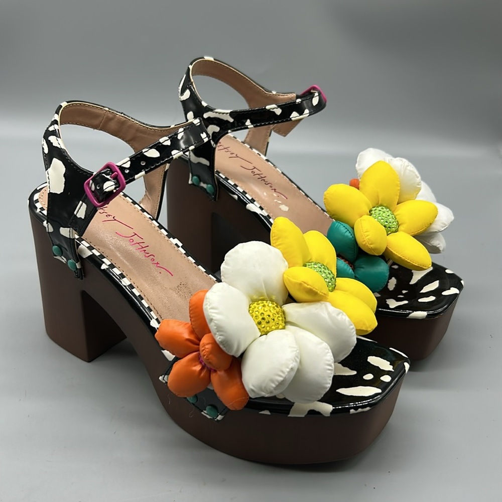 Betsey Johnson Black and White Floral Heels - Picture 3 of 8